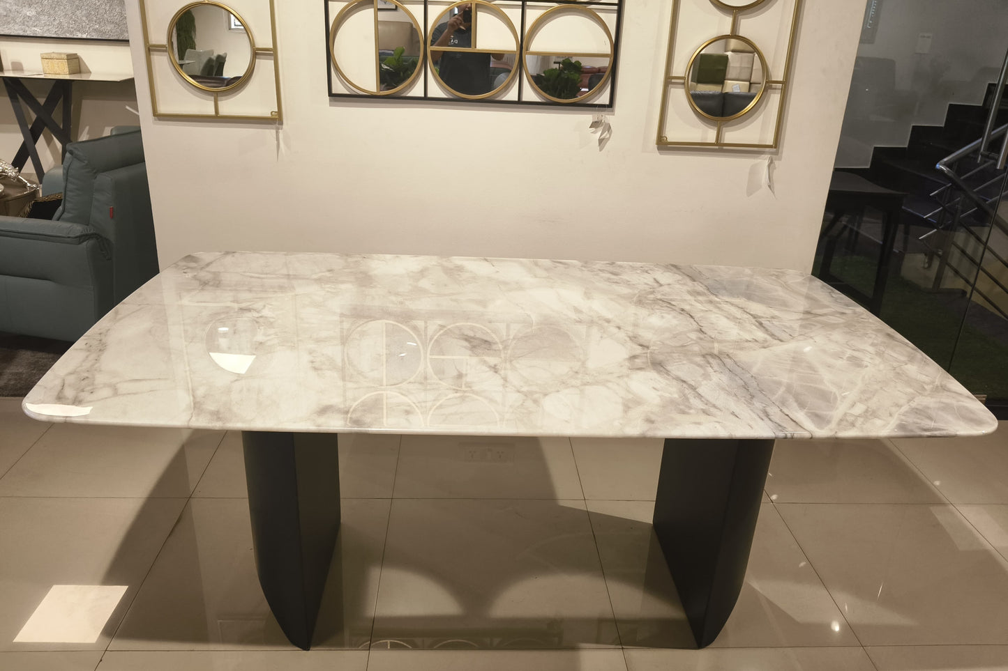 2310 - DINING TABLE
