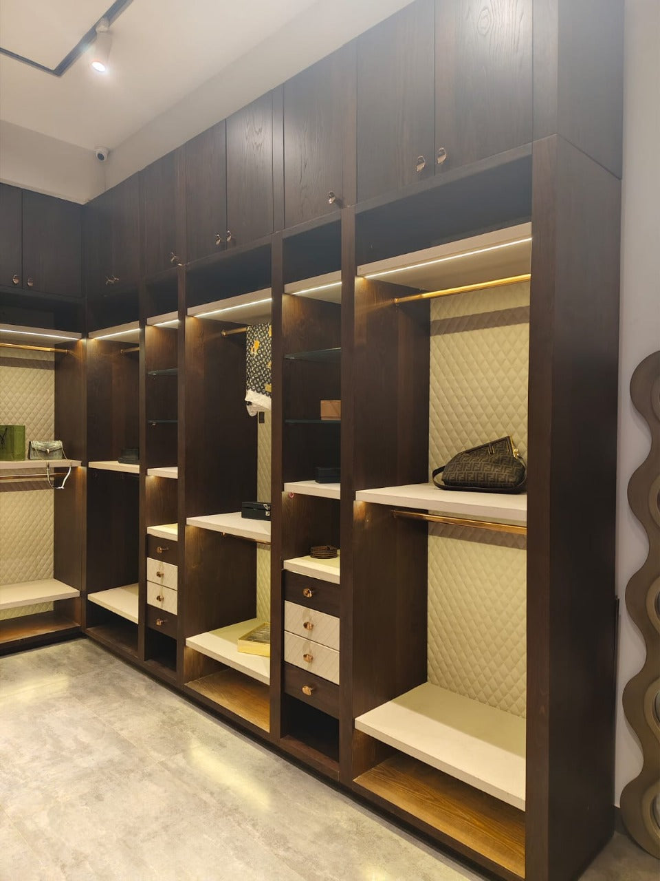 WALKIN WARDROBE (NAR (Dash Bespoke))