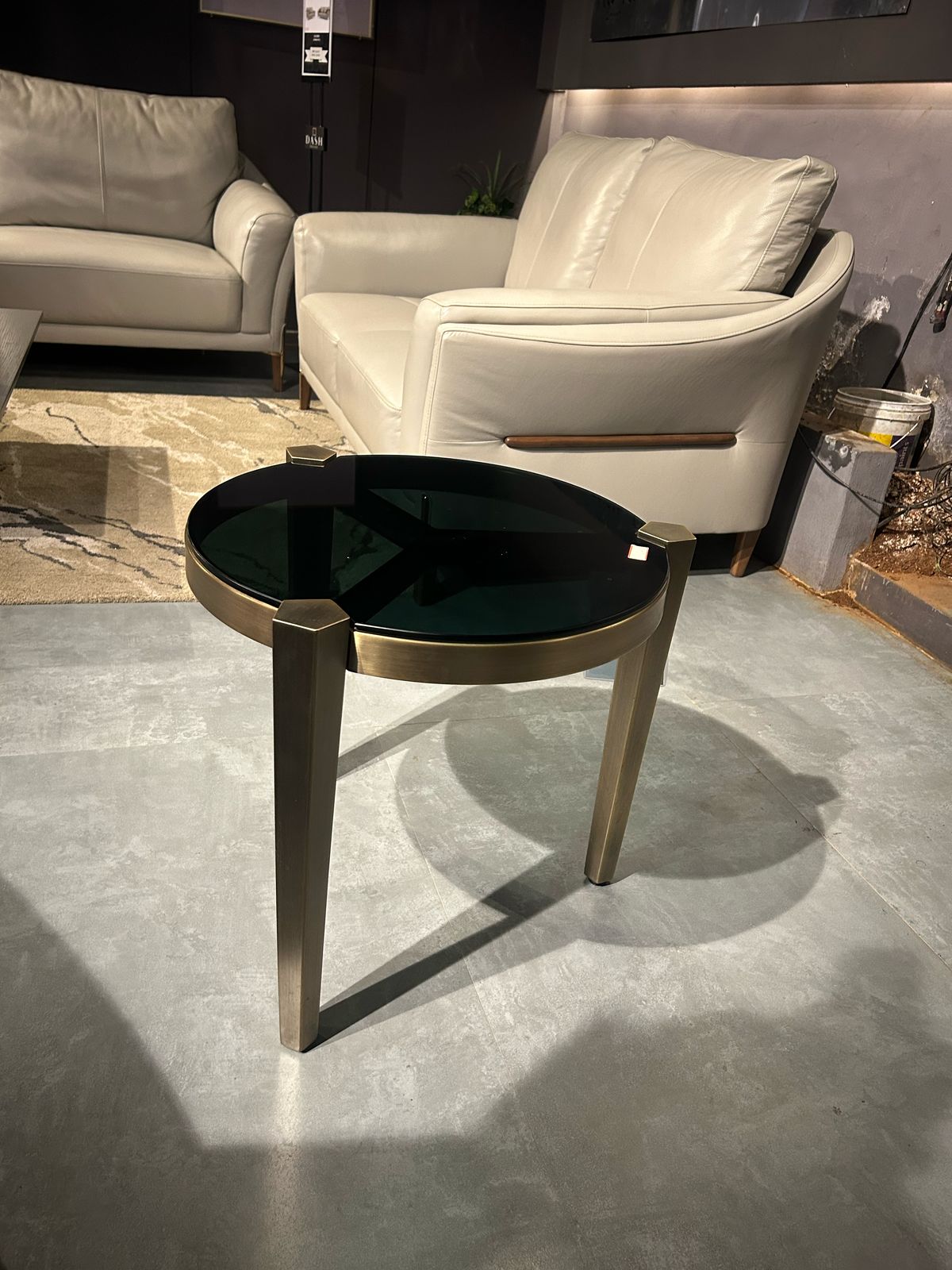 381-B - SIDE TABLE - GB