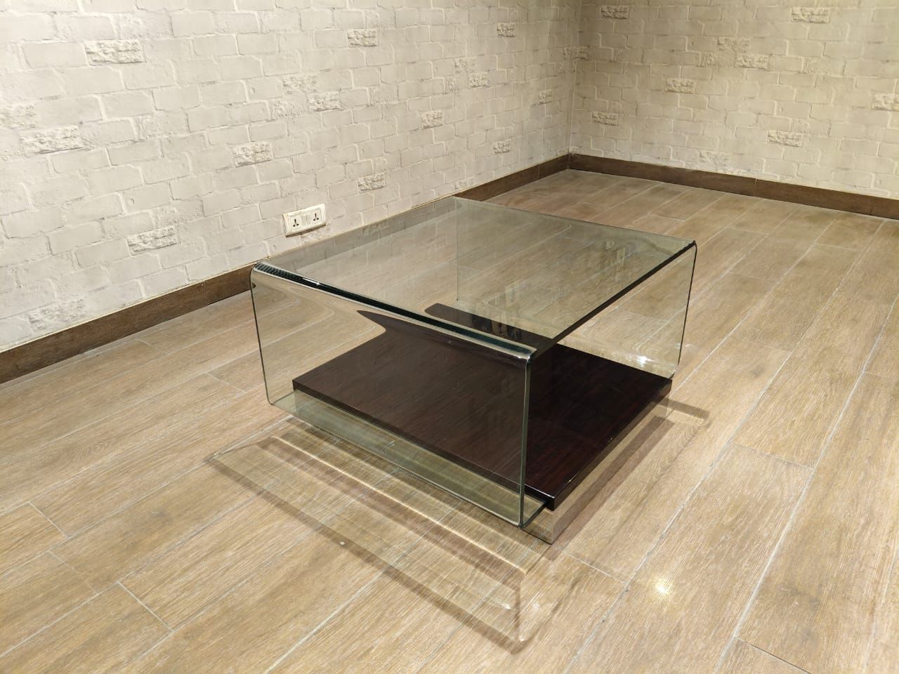 152B - SIDE TABLE - WFD