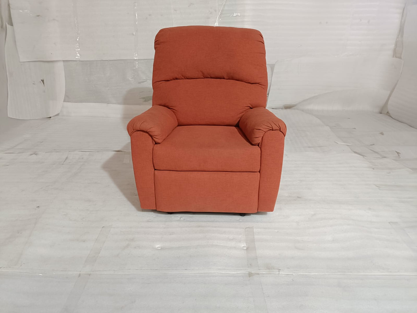 1618629 - 1 SEATER RECLINER(MANUAL) - OUTLET