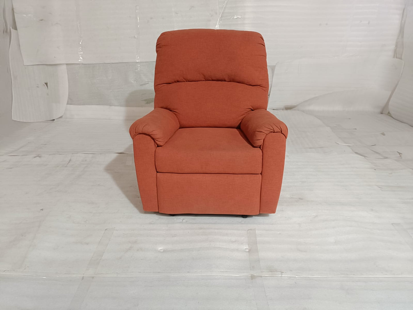 1618629 - 1 SEATER RECLINER(MANUAL) - OUTLET