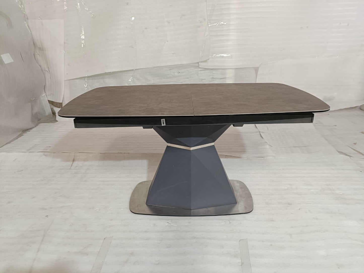 VA9646GN - EXTENSION DINING TABLE - HYD WH