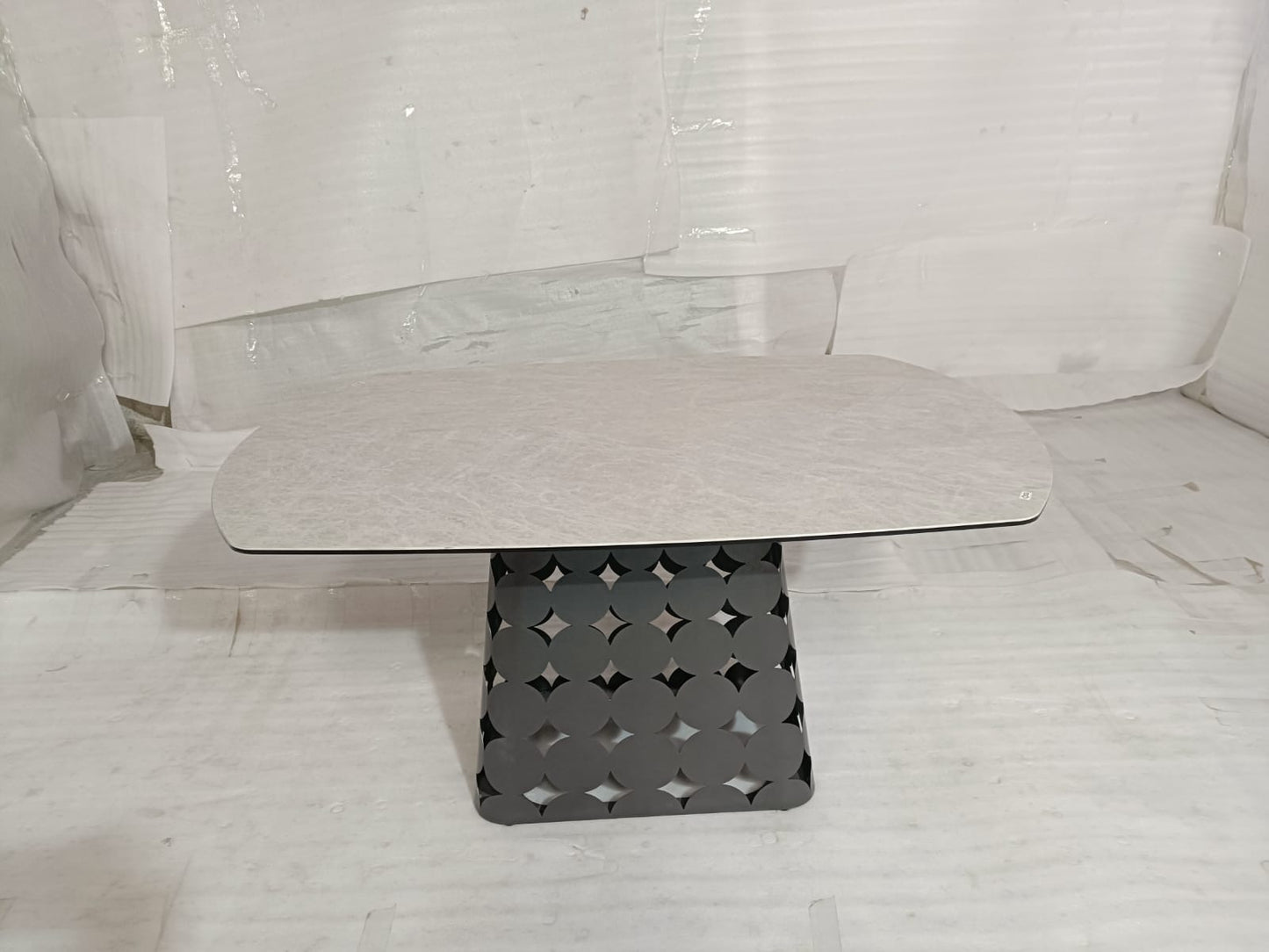 VA9509 - DINING TABLE - HYD WH