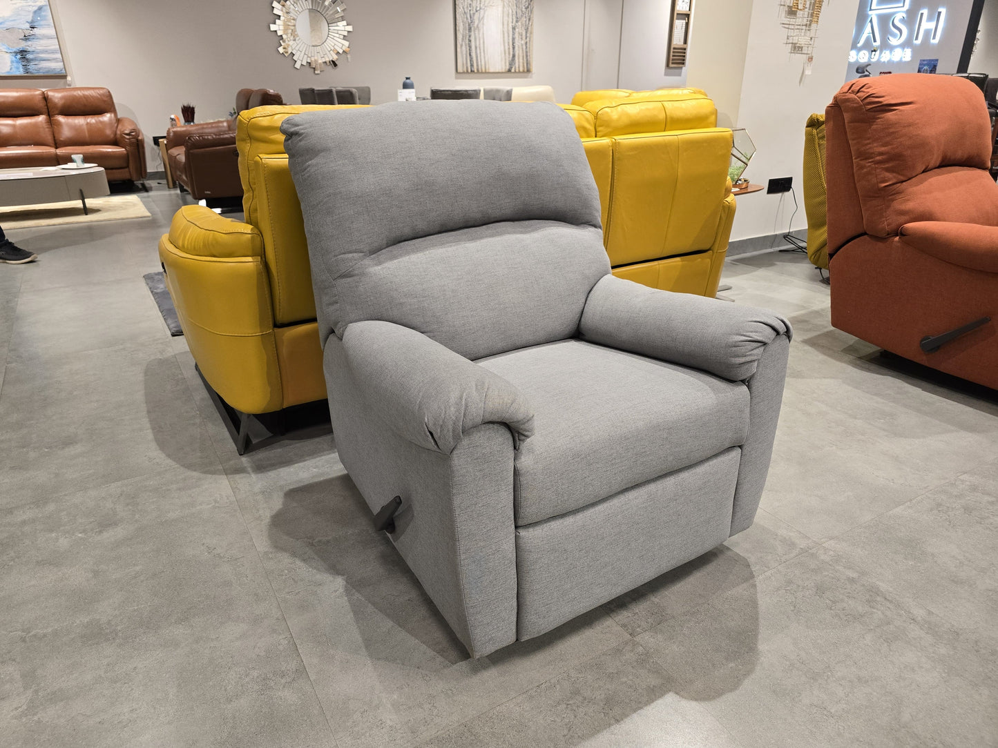 1618529 - 1 SEATER RECLINER(MANUAL) - OUTLET