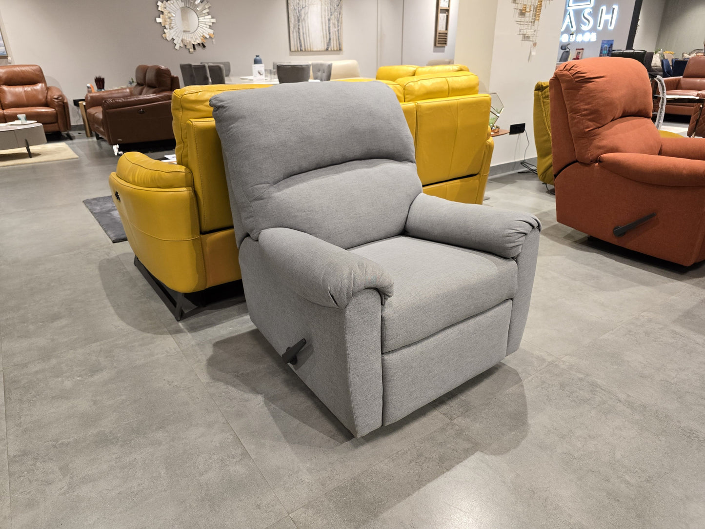 1618529 - 1 SEATER RECLINER(MANUAL) - OUTLET