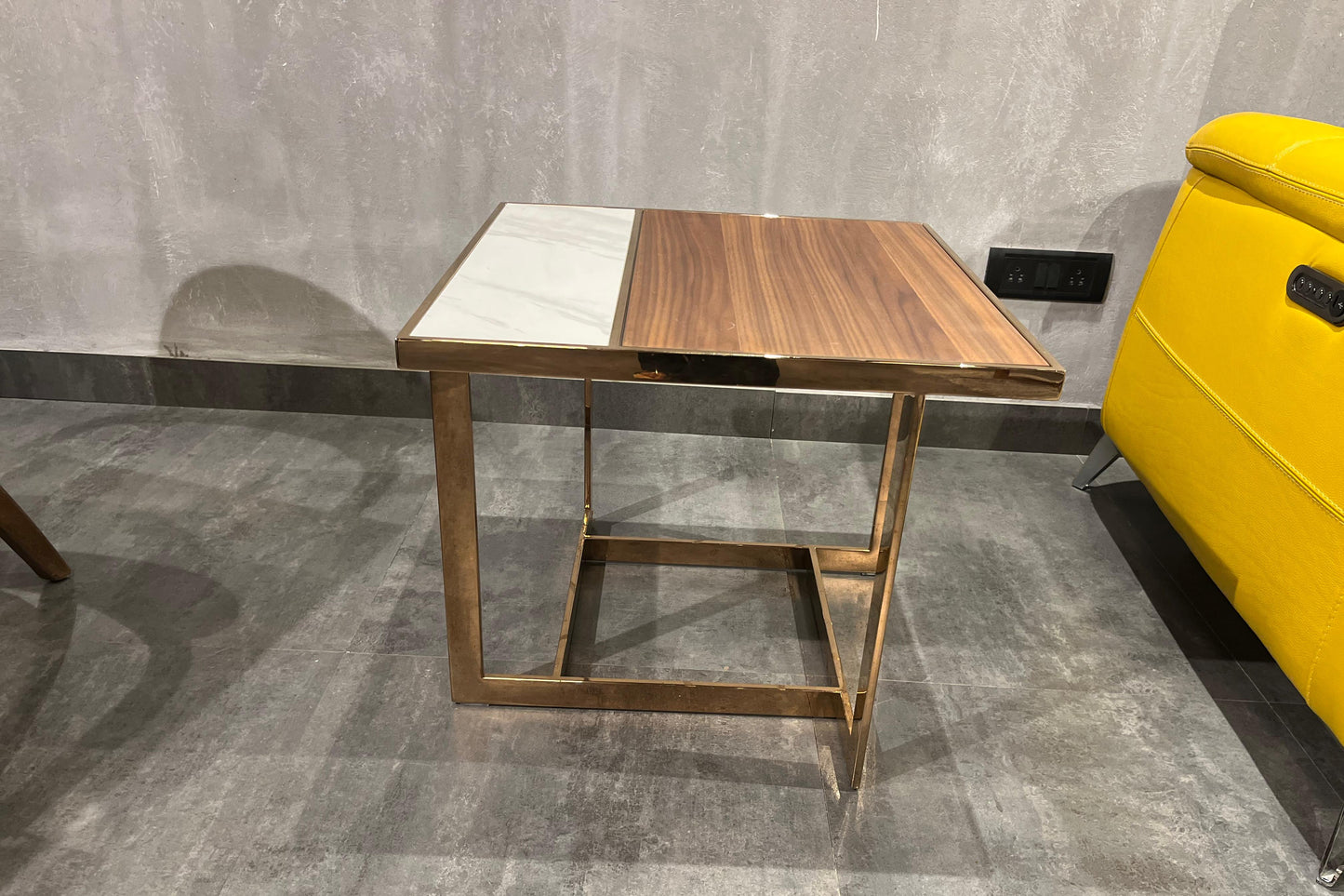 320B - END TABLE - NAR