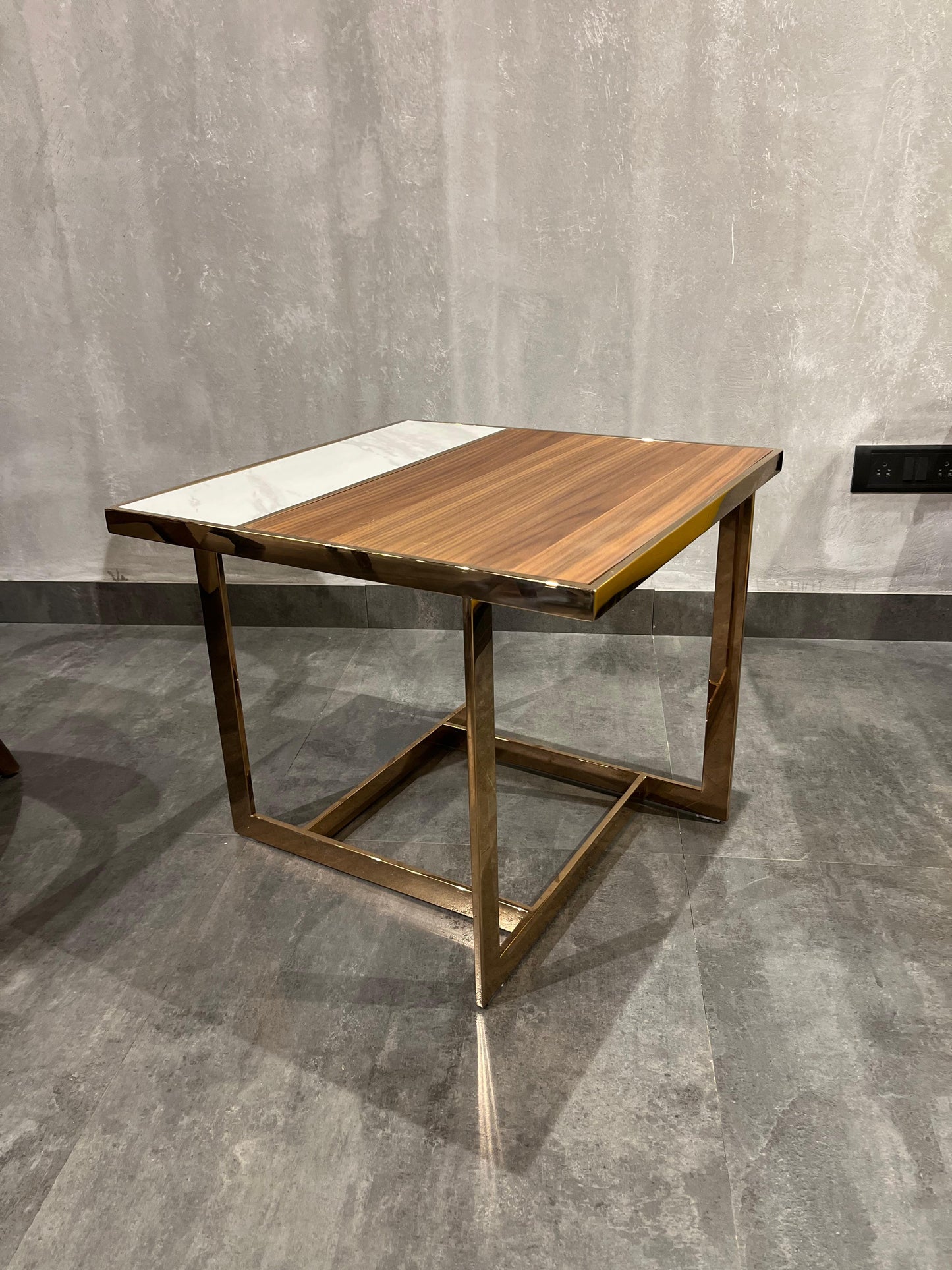 320B - END TABLE - NAR