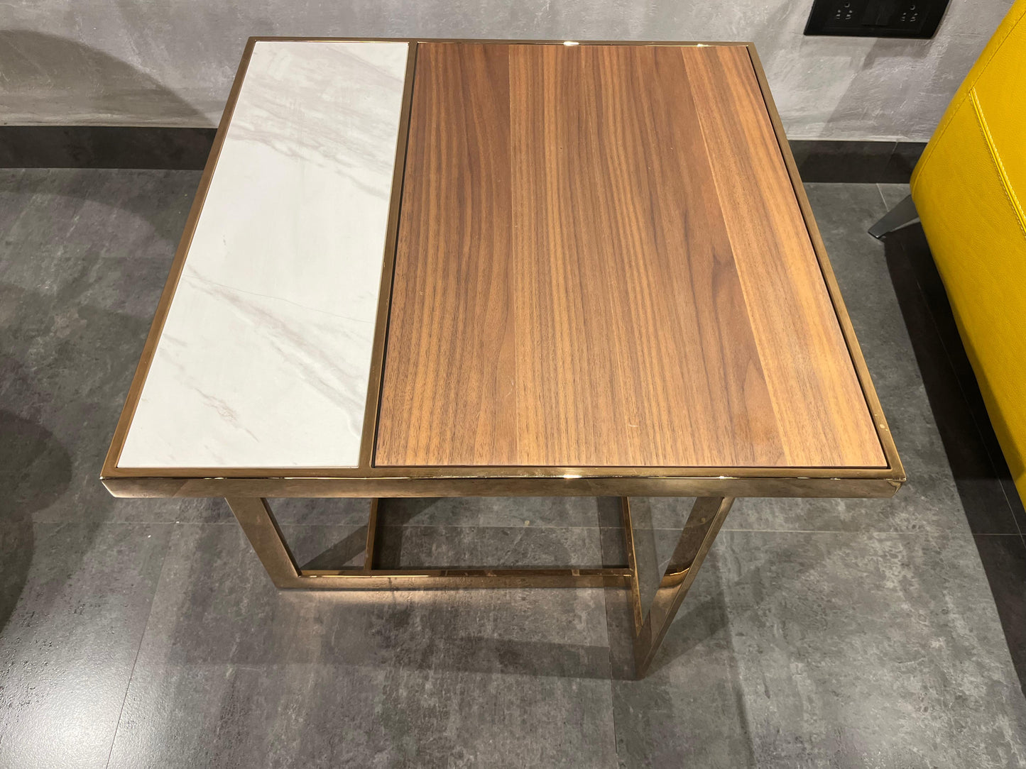320B - END TABLE - NAR