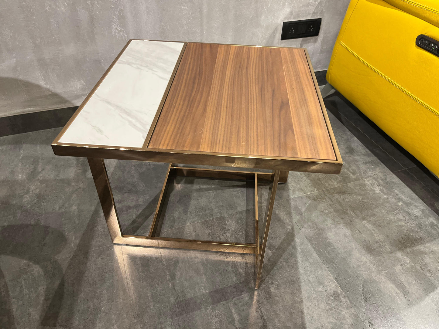 320B - END TABLE - NAR