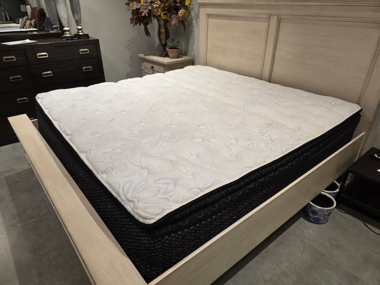 M71851W1 - CAL KING MATTRESS - OUTLET