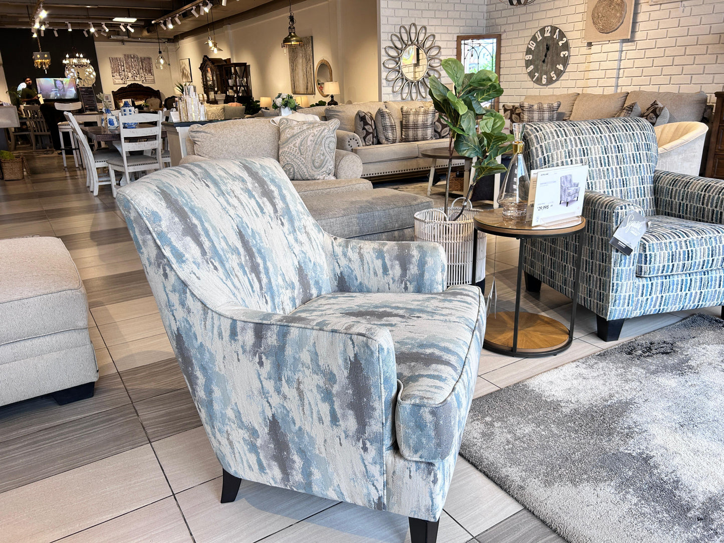 2410121 - ACCENT CHAIR - BWDA