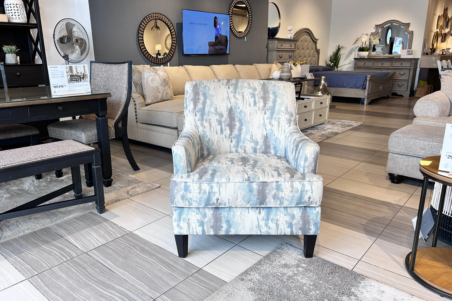 2410121 - ACCENT CHAIR - BWDA