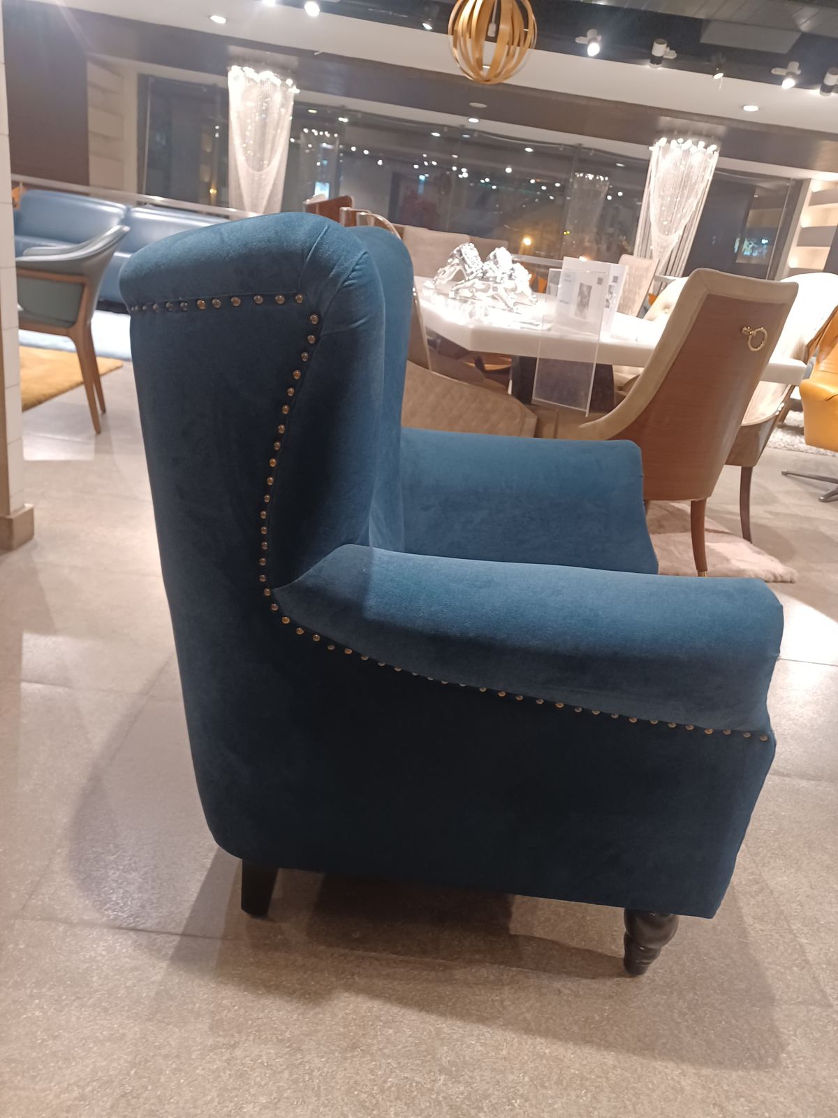 X04 - ACCENT CHAIR - WFD