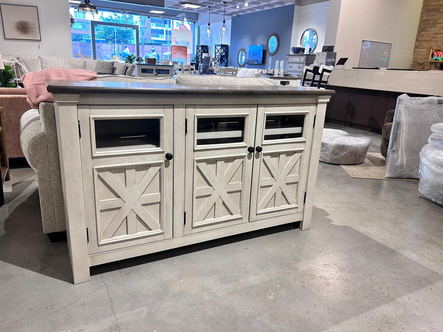W647-38 - TV STAND - BWDA