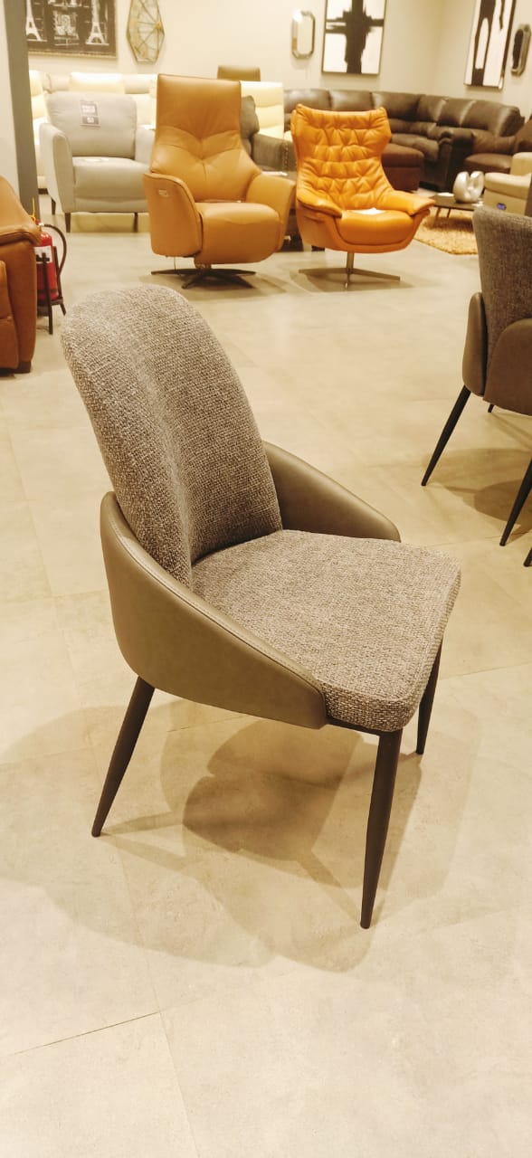 VD6370 - DINING CHAIR - OUTLET