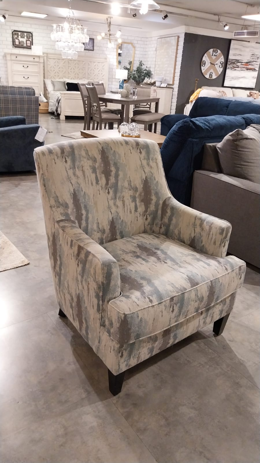2410121 - ACCENT CHAIR - CBD