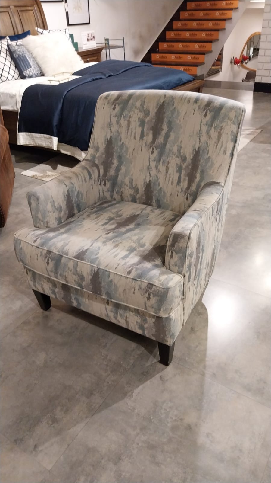 2410121 - ACCENT CHAIR - CBD