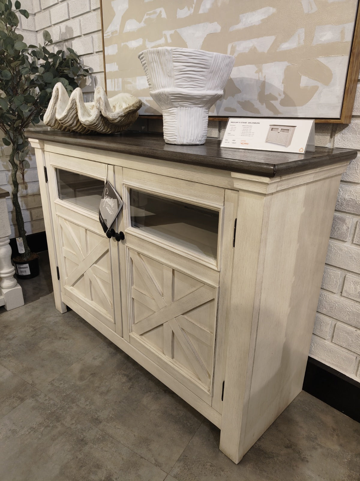 W647-28 - TV STAND - CBD