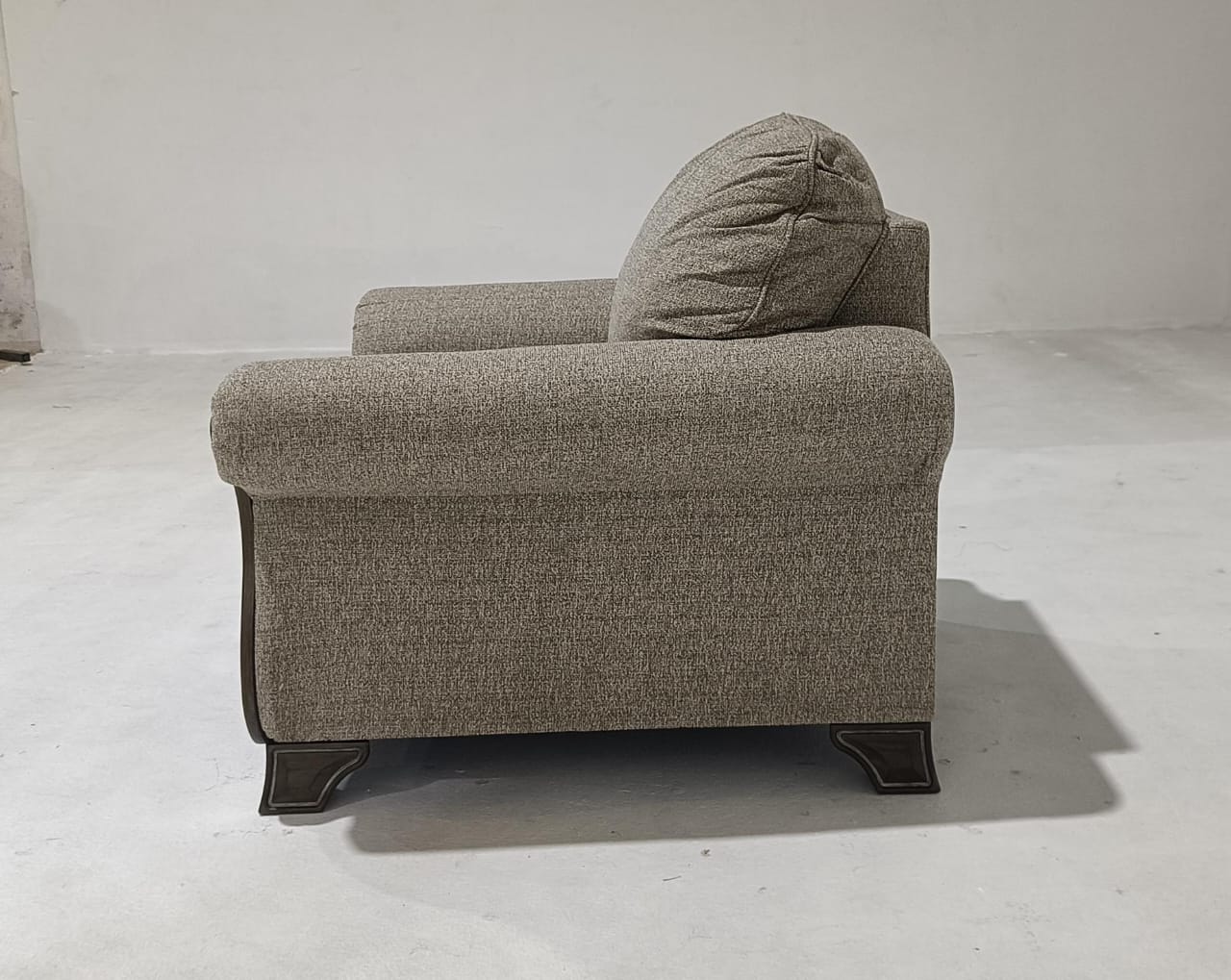 1800320 - ARM CHAIR - BLR WH
