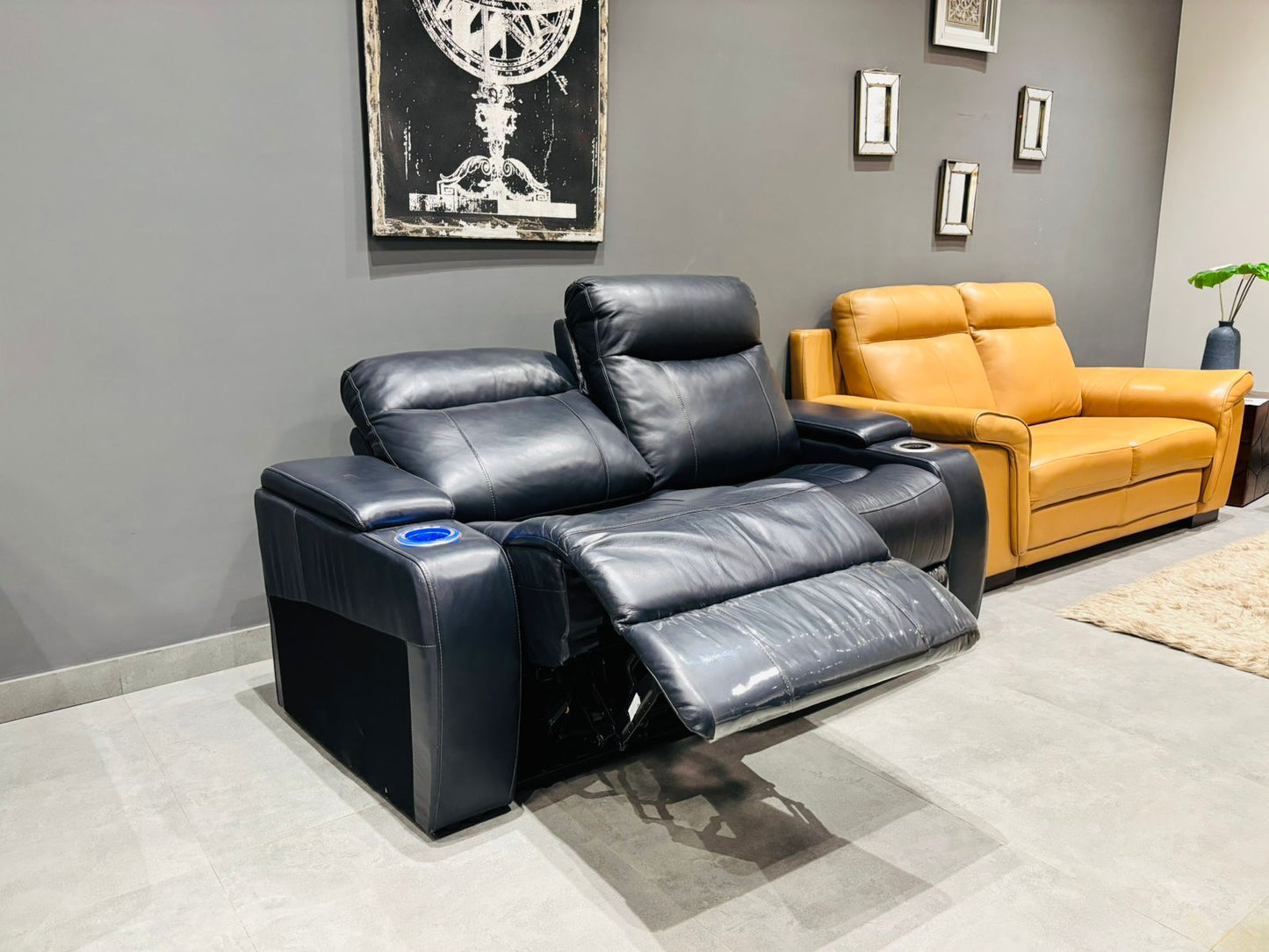UY111HM - 2 SEATER RECLINER(ELECTRIC) - OUTLET