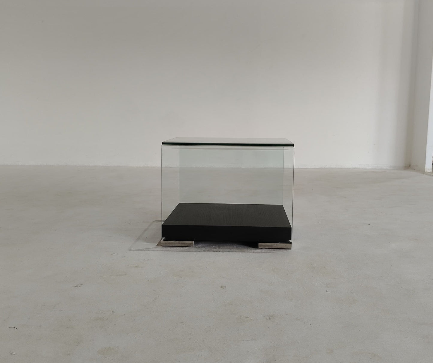159B - SIDE TABLE - OUTLET