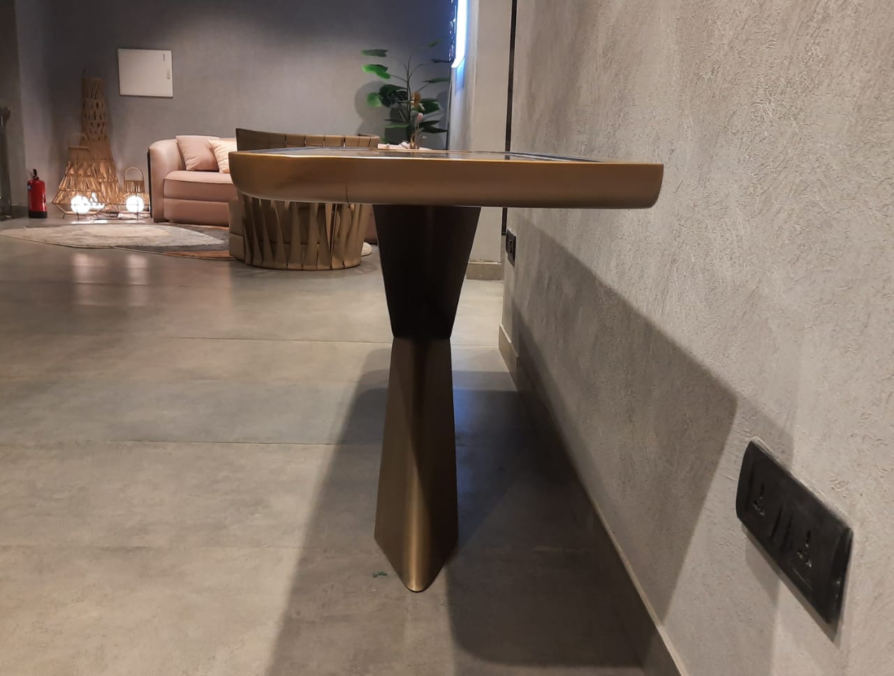 X- Console metal base and marble top (IND Dash Bespoke)
