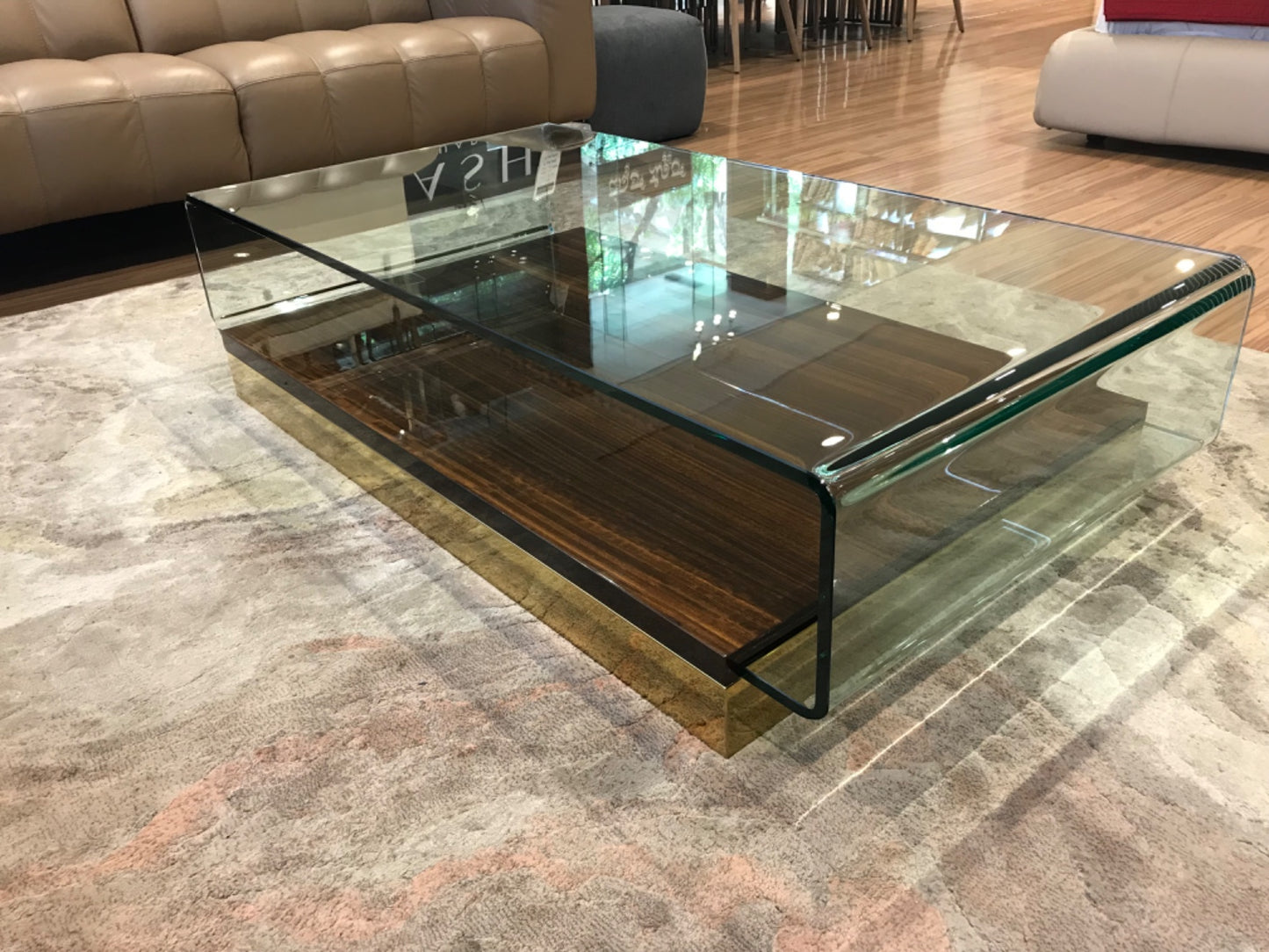 152D(HB95) - COFFEE TABLE - OUTLET