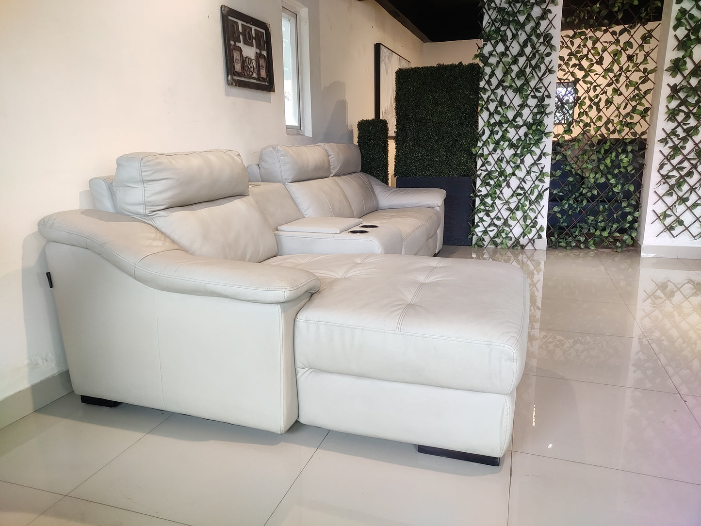 1735 - 2 SEATER + CHAISE - BTM