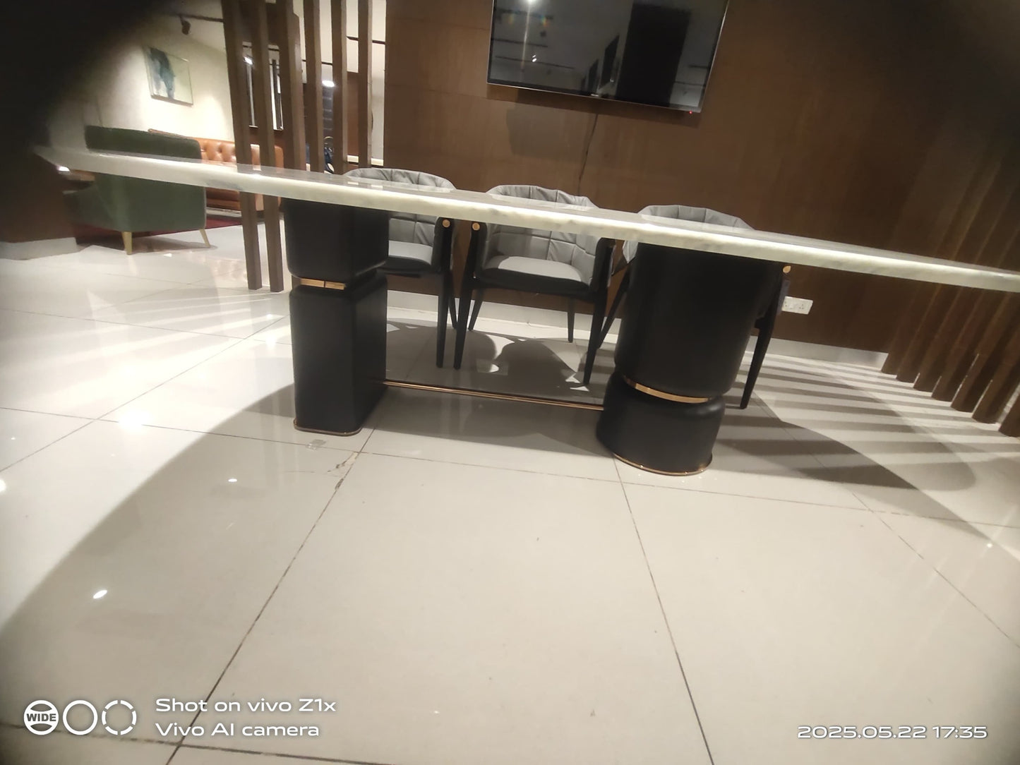 2231 - DINING TABLE - BH