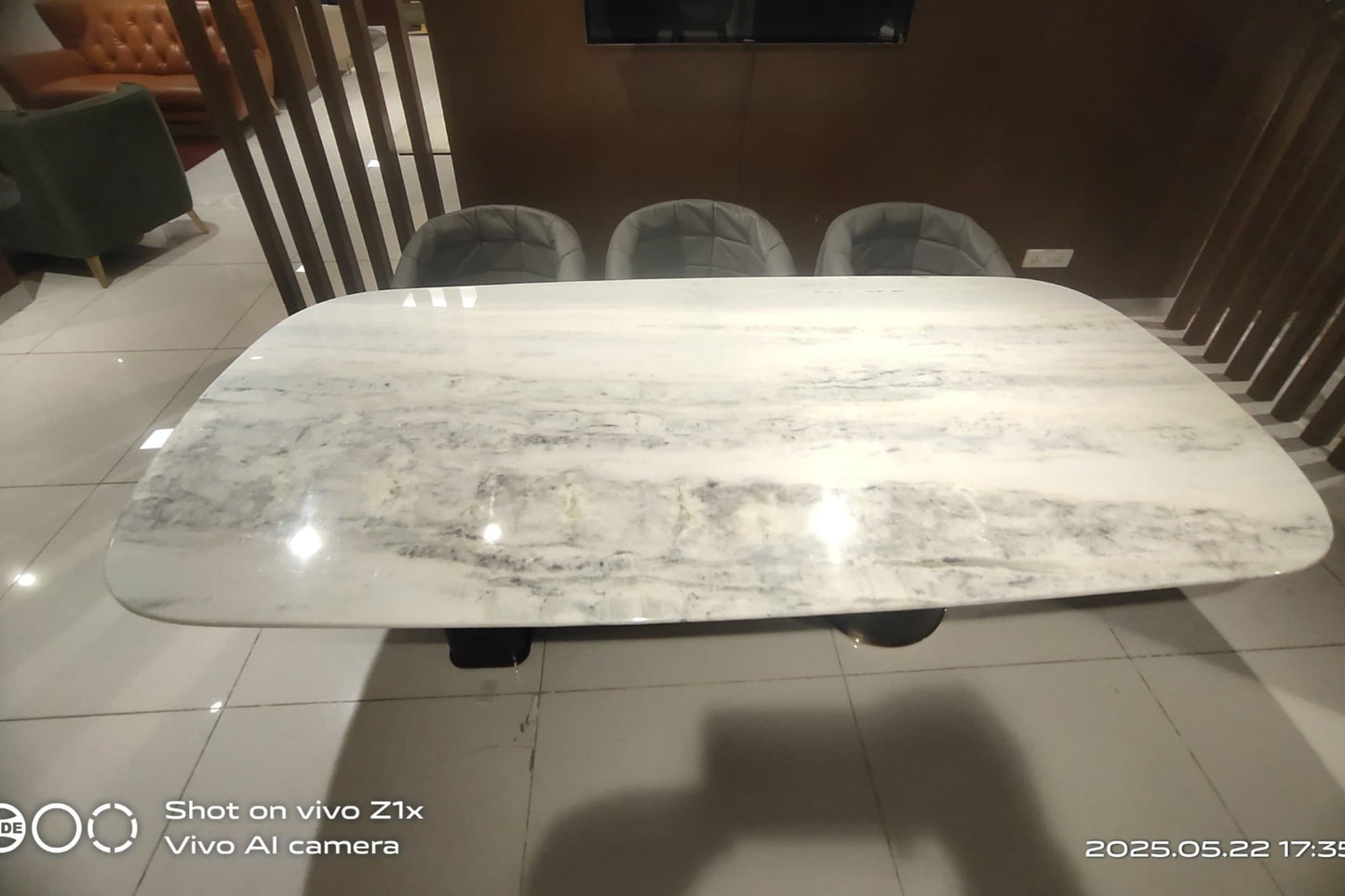 2231 - DINING TABLE - BH