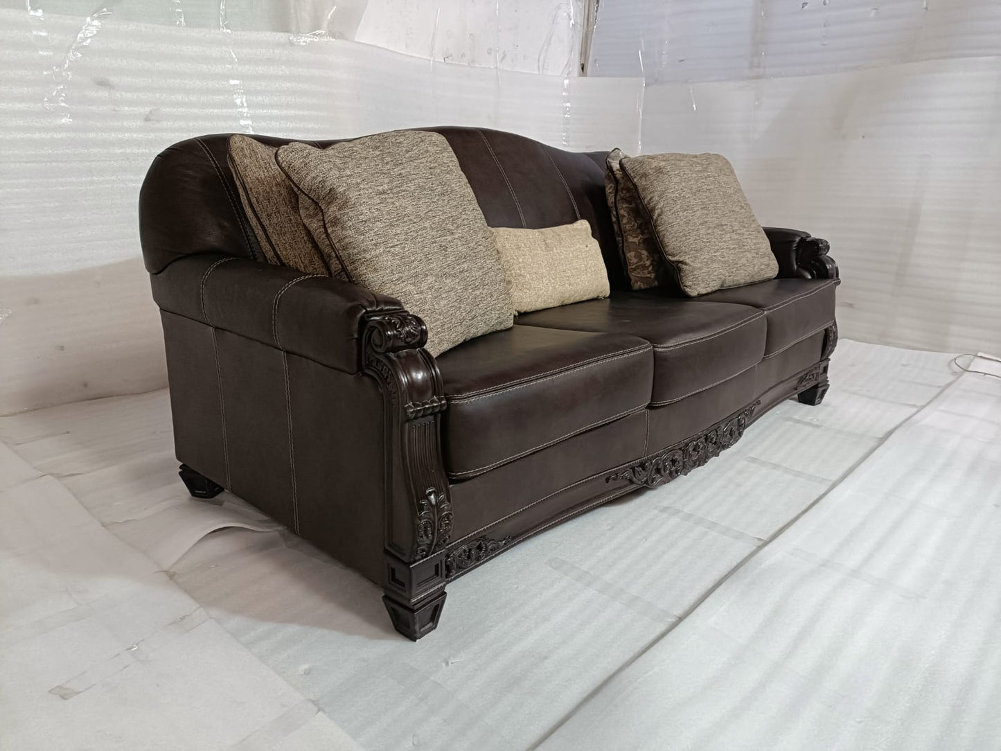 3250138 - 3 SEATER - BLR WH