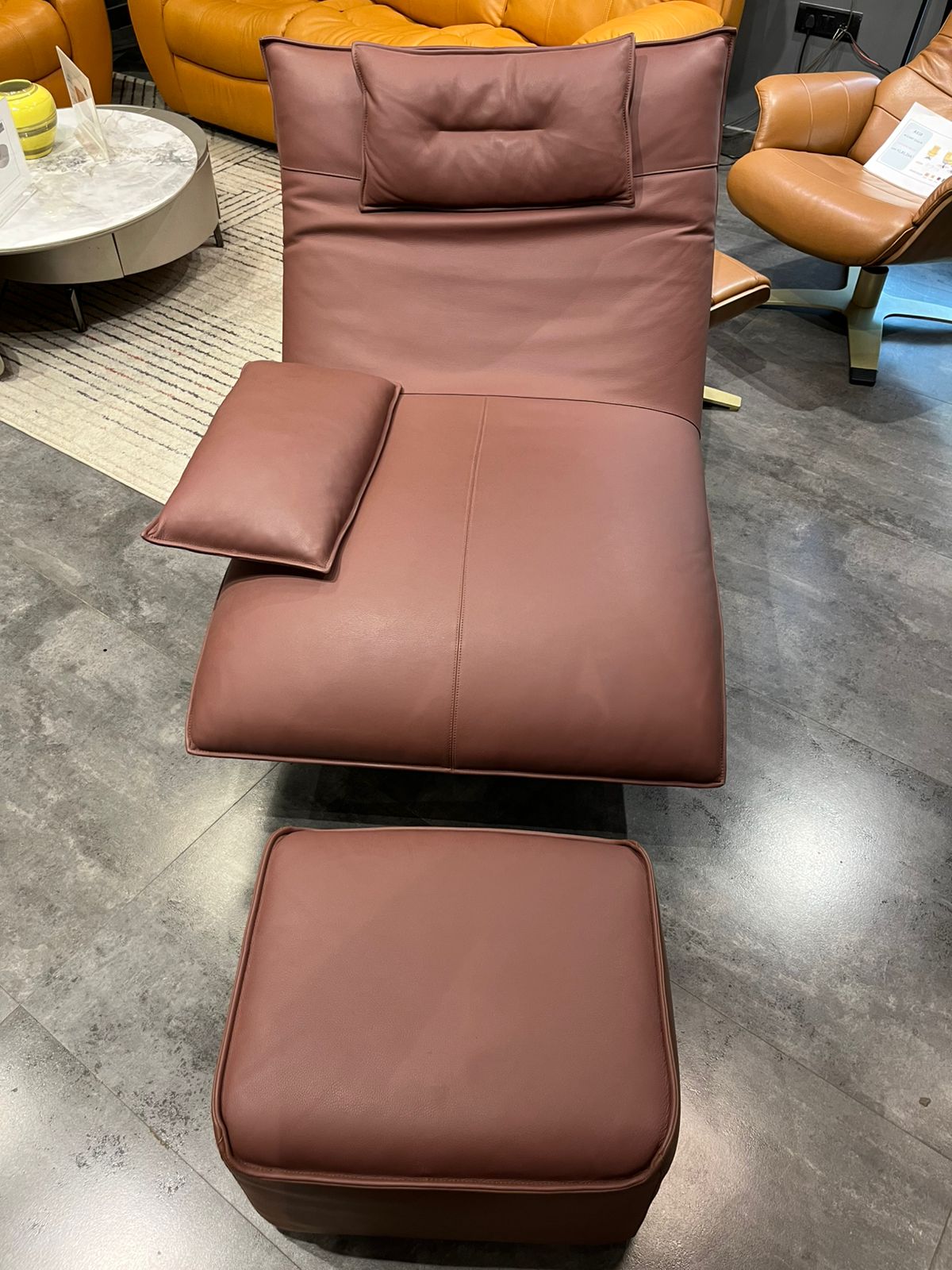 X-338W - CHAIR+OTTOMAN - MDP