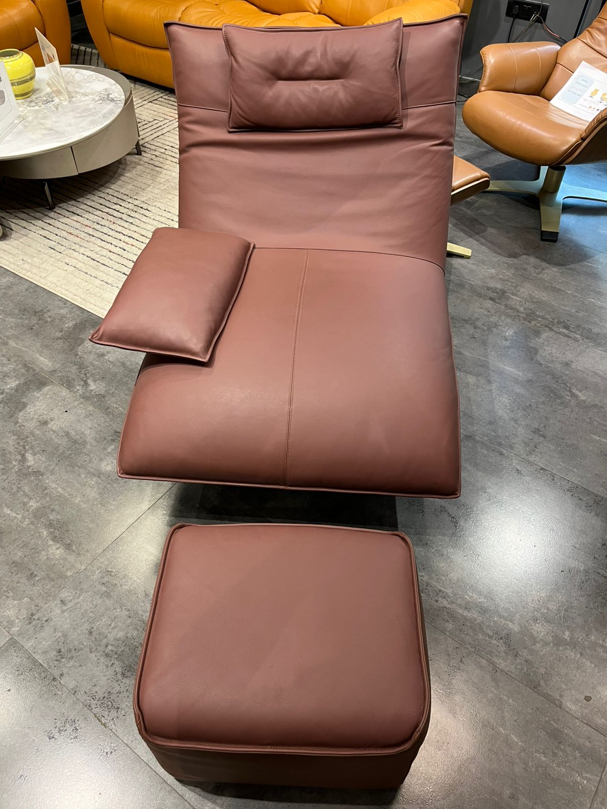 X-338W - CHAIR+OTTOMAN - MDP
