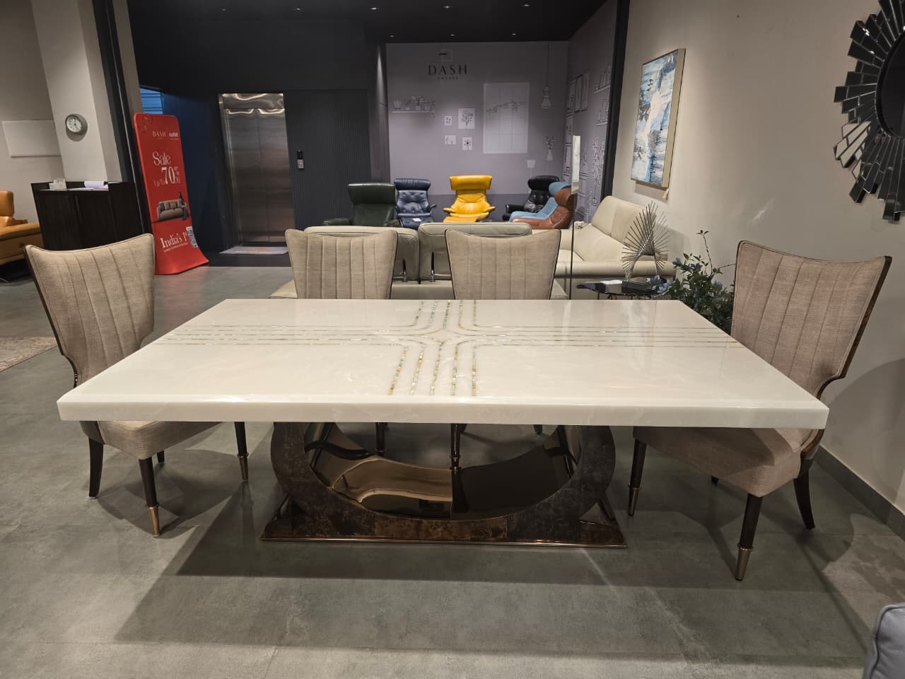 CRESCENT(1) - DINING TABLE - OUTLET (S53490 - 20/02/2026 - NARESH - OUTLET)