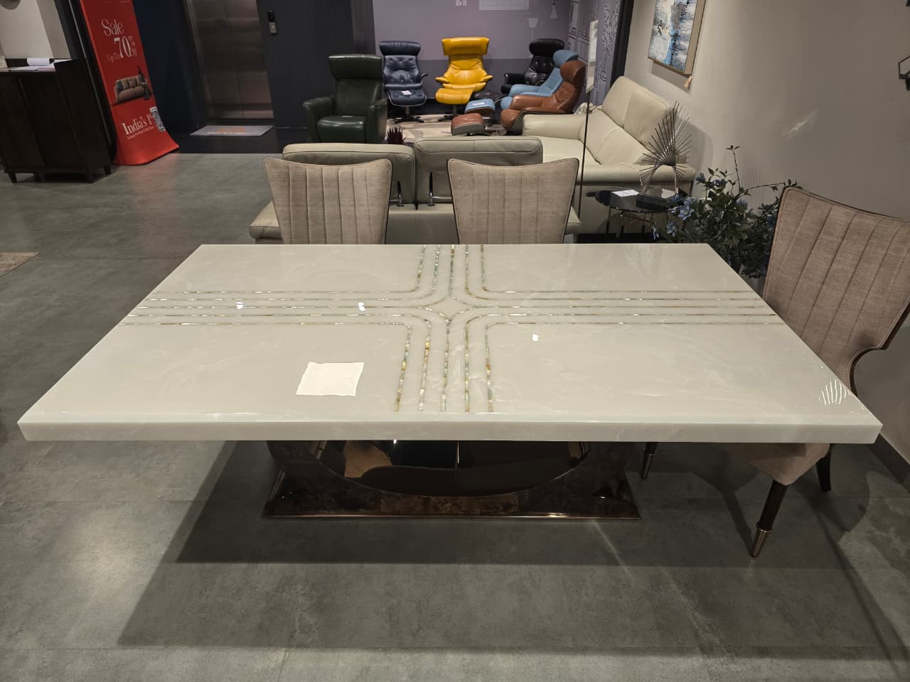 CRESCENT(1) - DINING TABLE - OUTLET (S53490 - 20/02/2026 - NARESH - OUTLET)