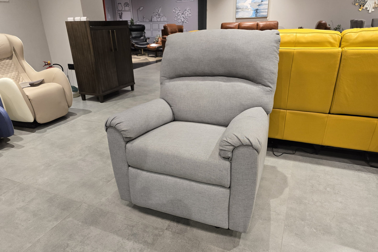 1618529 - 1 SEATER RECLINER(MANUAL) - OUTLET