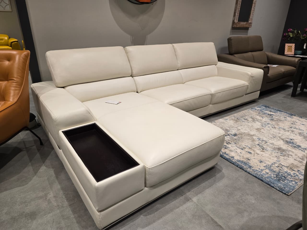 1576 - 3 SEATER+CHAISE - OUTLET