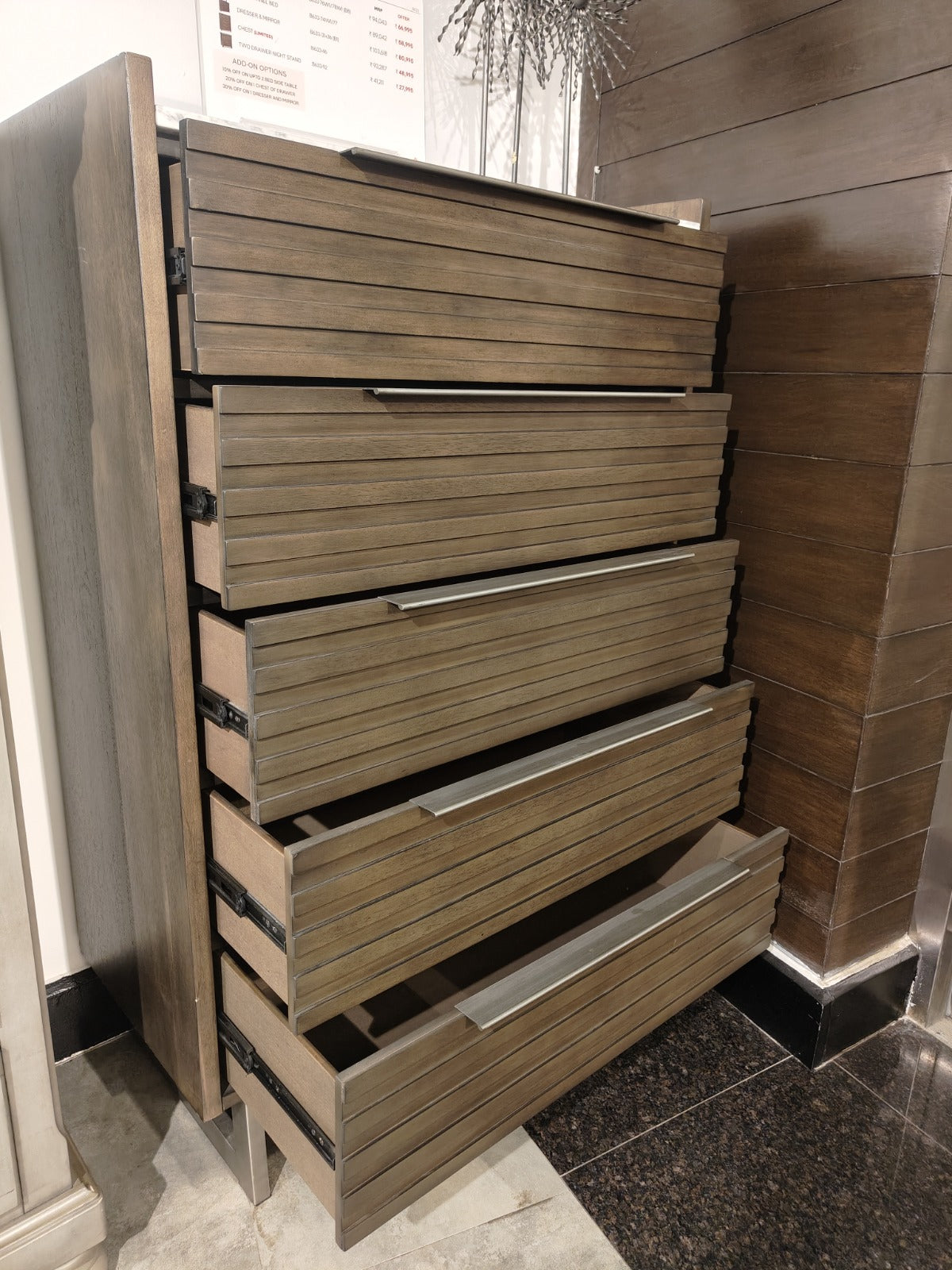 B786-46 - CHEST OF DRAWERS - CBD