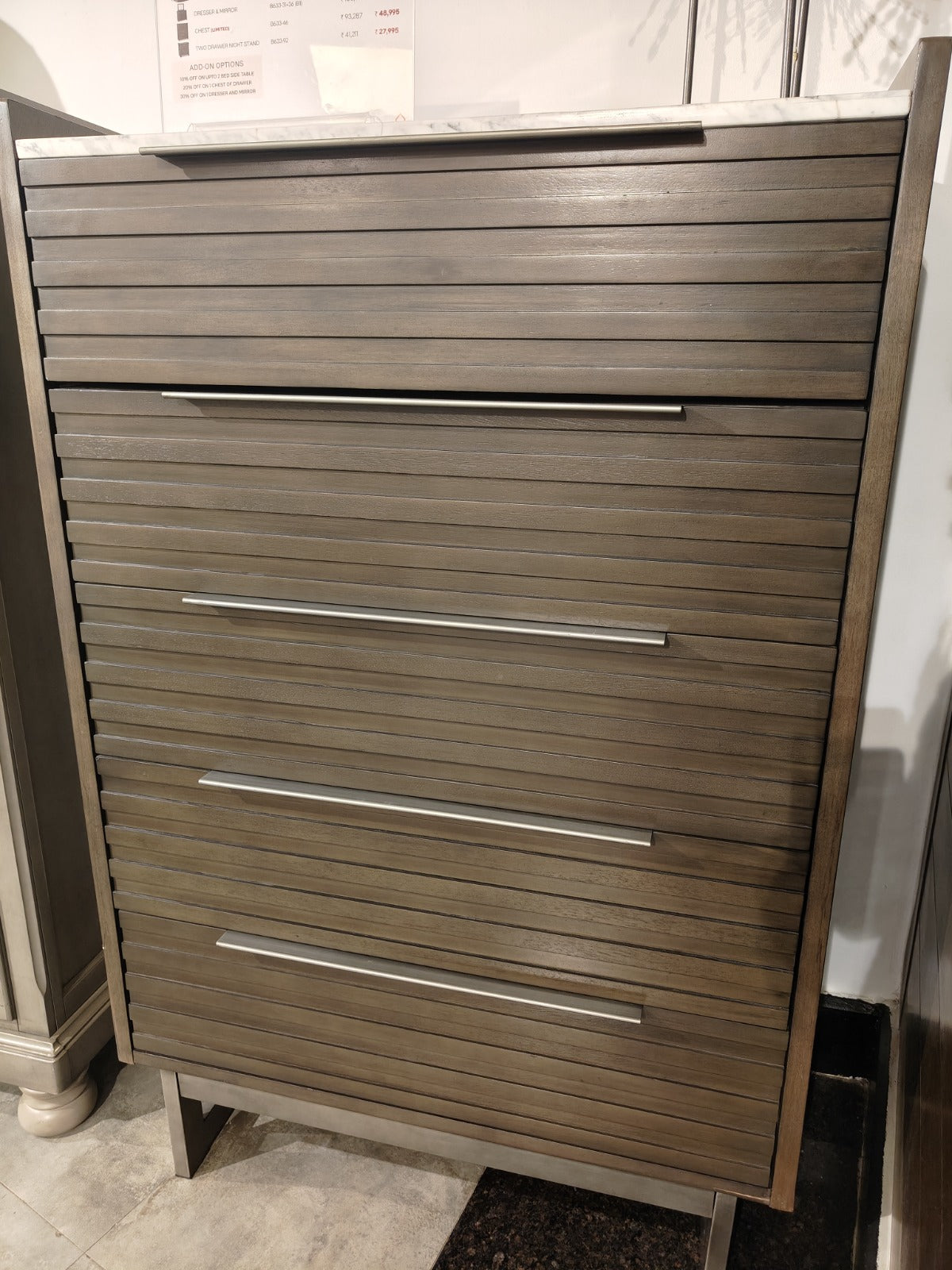 B786-46 - CHEST OF DRAWERS - CBD