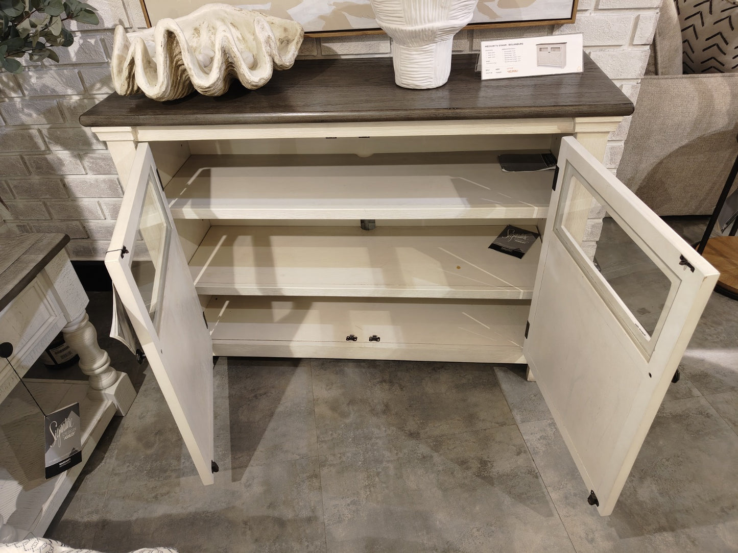 W647-28 - TV STAND - CBD