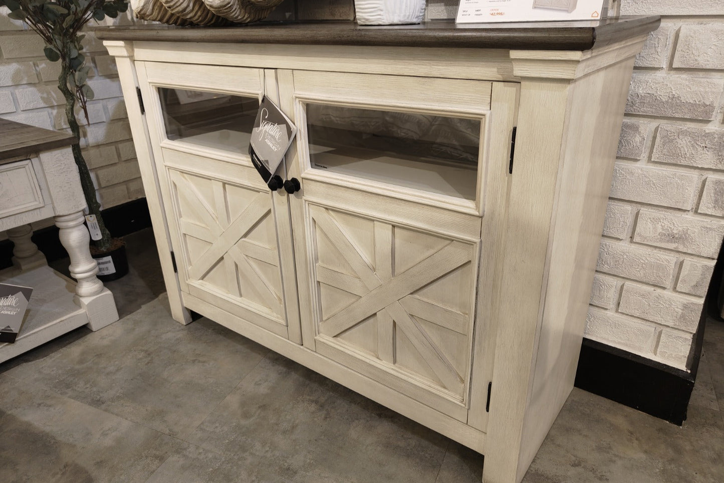 W647-28 - TV STAND - CBD