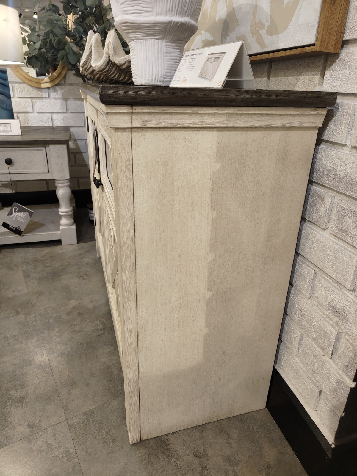 W647-28 - TV STAND - CBD