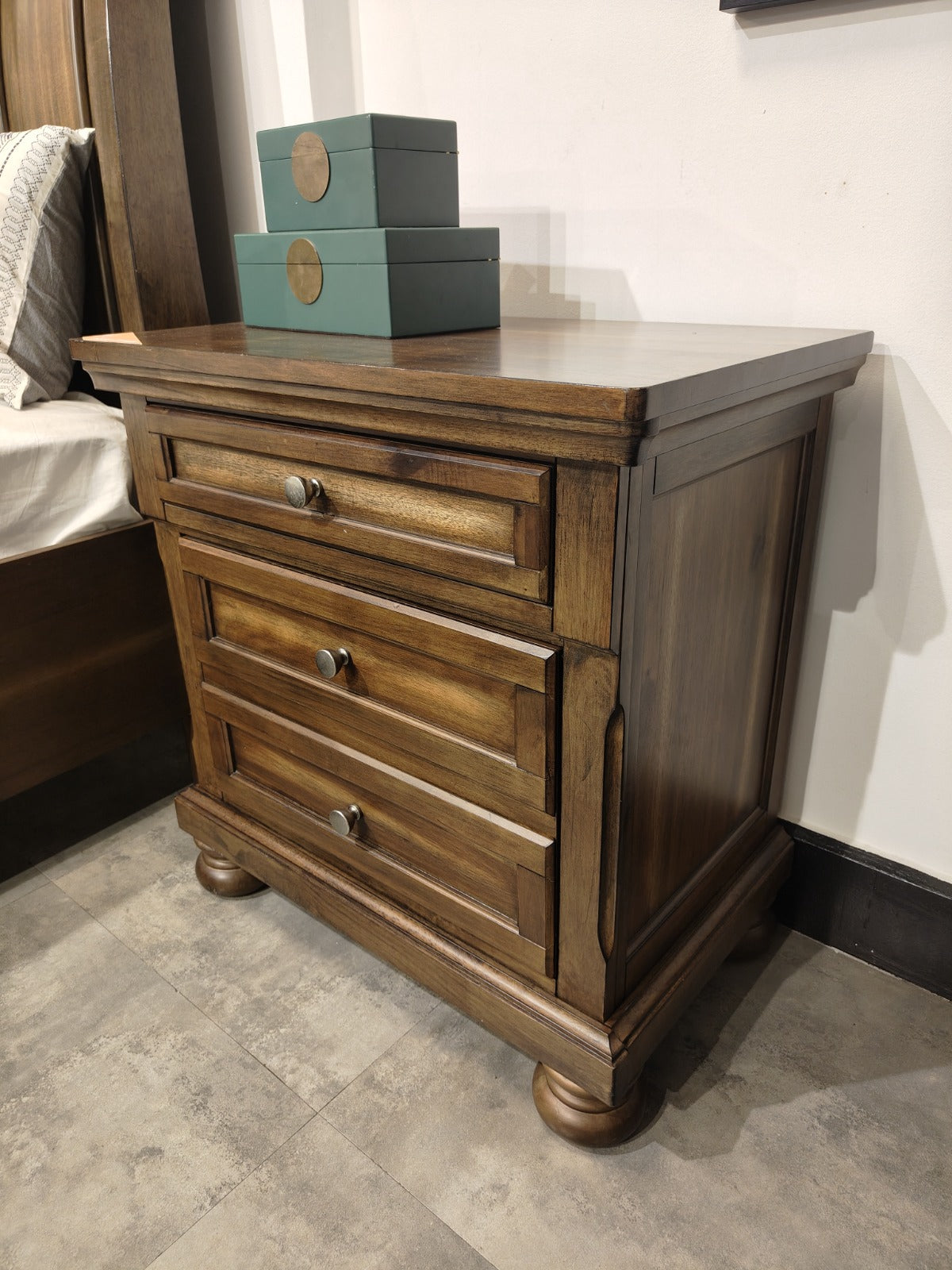 B719-92 - NIGHTSTAND - CBD