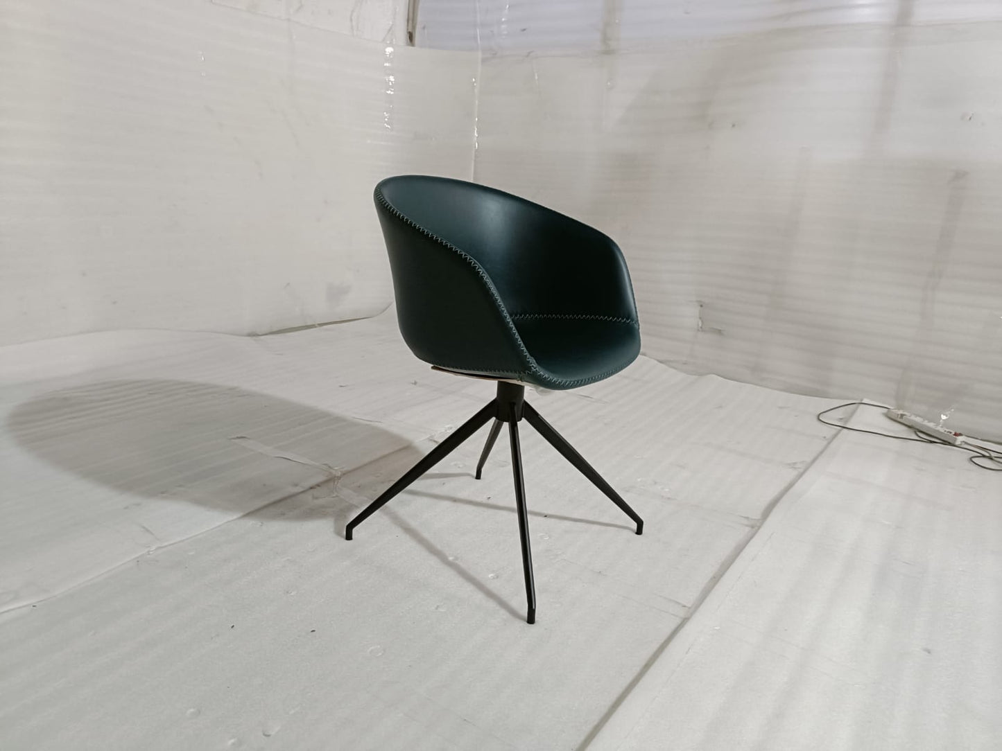 1689B - 1 SEATER CHAIR - BLR WH
