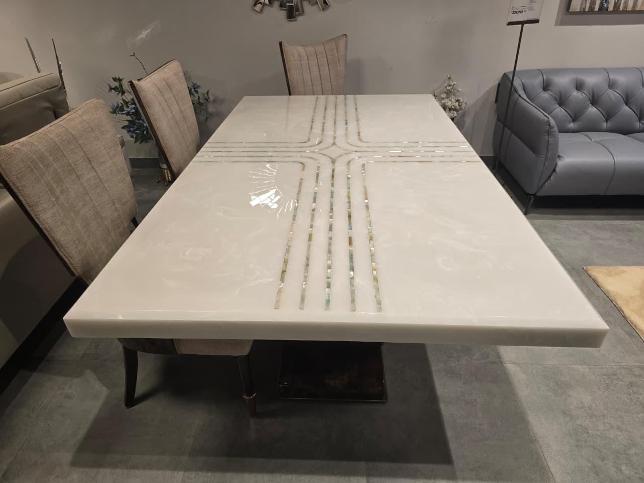 CRESCENT(1) - DINING TABLE - OUTLET (S53490 - 20/02/2026 - NARESH - OUTLET)